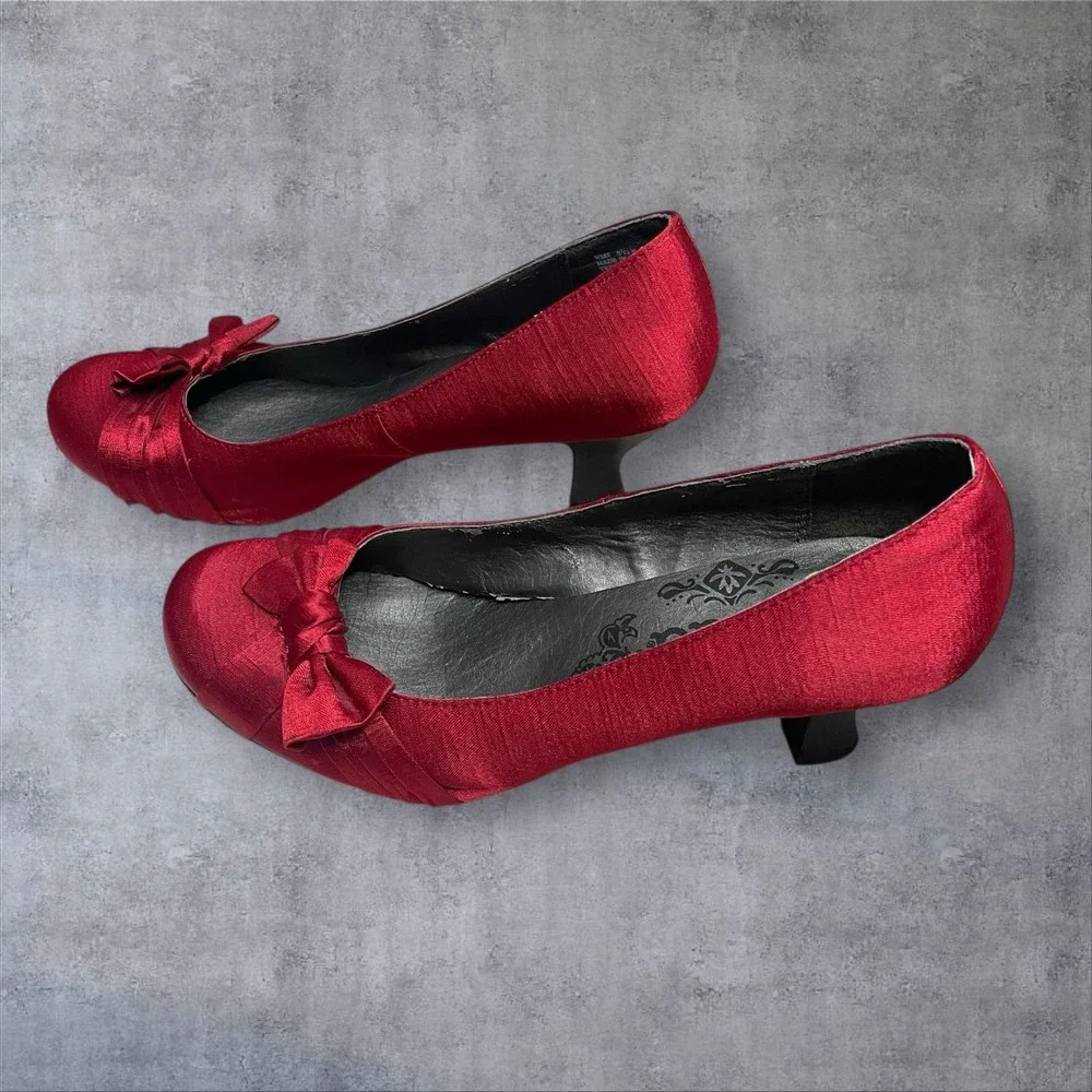 VTG MUDD RED Satin Kitten Heel Pumps Shoes Womens 9.5 Y2K Pin Up  Steampunk GlaM - Picture 3 of 9